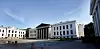Oslo 20160802. Universitetet i Oslo (forkortet UiO) er det eldste og høyest rangerte universitetet i Norge. Det juridiske fakultet holder til i de opprinnelige universitetsbygningene ved Karl Johans gate.