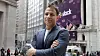 Slack-gründer og toppsjef Stewart Butterfield, her avbildet da selskapet ble børsnotert på Wall Street i fjor sommer.