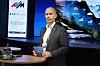 Nkom-direktør John-Eivind Velure får ekstra penger til å gjøre teleinfrastrukturen gjennom Trøndelag mer robust. Her er han fotografert på scenen på Kiel-ferga under Telecom Cruise i september 2024.