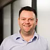 Chris Culina startet sin karriere ved Nasjonal sikkerhetsmyndighet (NSM). Senere har han blant annet vært sjef for Cert-miljøet i revisjonsselskapet BDO. I år har han startet opp for seg selv. Eksperten er også hyret inn for å lede etterforskningen av det mye omtalte hackerangrepet mot Østre Toten, uten sammenligning for øvrig.