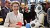 Ursula von der Leyen besøkte et senter for kunstig intelligens ved Brussels frie universitet dagen før hun presenterte EU-kommisjonens digitale strategi.