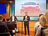 Trond Grande, administrasjonsdirektør i NBIM, presenterte de ansatte før de fortalte om hvordan de bruker KI i organisasjonen, her med Ole Syrstad.Foto: Kristin Mehammer
