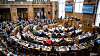 Danske folketingspolitikeres mobiltelefoner skal sjekkes for spionprogrammet Pegasus. Bildet er fra da Jens Stoltenberg holdt tale for Folketinget.