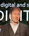 Kommunal- og distriktsminister Sigbjørn Gjelsvik (Sp) vil stake ut kursen med en ny digitaliseringsstrategi. Foto: Marius B. Jørgenrud