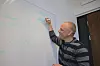 God gammeldags tusj må til når Klas Pettersen skal forklare kunstig intelligens. Dag Inge Danielsen/UiO. Lisens: <a href='http