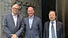 Viseadministerende direktør Frode Groseth (midten) dro til Japan i fjor sommer for å vise fram Utels løsninger for det asiatiske markedet. Målet var å bli store internasjonalt. Her sammen Oddbjørn Lunde fra den norske ambassaden i Japan og Utel-konsulent Akira Kawada.