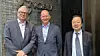 Viseadministerende direktør Frode Groseth (midten) dro til Japan i fjor sommer for å vise fram Utels løsninger for det asiatiske markedet. Målet var å bli store internasjonalt. Her sammen Oddbjørn Lunde fra den norske ambassaden i Japan og Utel-konsulent Akira Kawada.