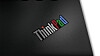 Jubileumsmodellen er utstyrt med en logo med de samme fargene som gikk igjen i logoene til IBMs ThinkPad-modeller.