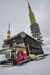 Sværing: Det er mange sendere som Sogndal hovedsender rundt om i Norge. Det trengs for å formidle TV og radio og overføre alle mulige andre signaler. Bilde: Bo Mathisen for Norkring