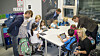 All undervisning ved nyåpnede Teglverket skole på Hasle i Oslo foregår på nettbrett. De som ser på elevene er fra venstre byråd for kultur og næring, Hallstein Bjercke, viseadm. direktør i IKT Norge, Heidi Arnesen Austlid, konstituert byråd for kunnskap og utdanning, Kristin Vinje, daglig leder Carl Morten Knudsen i Creaza og rektor Elisabeth Palmgren.