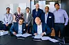 Norgessjef Rajan Maheshwari i Tata Consultancy Services Norge og administrende direktør Øyvind Westby Brekke i BankID BankAxept signerte avtalen som skal gjøre norske finansielle tjenester sikrere i fremtiden. Foto: TCS