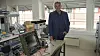 Ivar A. Melhuus Sehm, administrerende direktør i Data Respons R&D Services, her ved like ved en operatørstasjon som selskapet utvikler for et tysk forsvarsteknologiselskap.