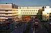 Sykehuset Østfold utenfor Sarpsborg får IT-tjenestene sine levert av Sykehuspartner. Hvis tjenesteleverandøren outsourcer kan et hundretalls ansatte gå en usikker fremtid i møte.