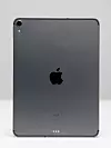 Metall: Apple og Huawei har en bakside i aluminium. Det er kanskje ikke like pent som glass, men gir et bedre grep og knuses ikke. Foto: Eirik Helland Urke