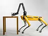 Roboten kan også utstyres med gripearm som kan brukes til mye rart. Foto: Boston Dynamics