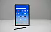 Også helt nytt: Samsung Galaxy Tab S4 minner veldig om nye iPad, men kommer til kort på ytelse. Derimot følger penn med i prisen og AMOLED-skjermen er hakket vassere. Foto: Eirik Helland Urke