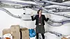 Stortingsdirektør Marianne Andreassen foran deler av rørpostsystemet på Stortinget. I over 150 år har rørpostsystemet på Stortinget vært i bruk. Årlig sendes rundt 5.000 forsendelser med rørposten – eller nesten 14 hver dag.
