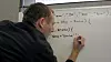 Nytteverdien av å be utviklere vise sine programmeringsferdigheter på en tavle, for eksempel i forbindelse med et jobbintervju, er omdiskutert. Noen særlig realistisk test, er det i alle fall ikke.