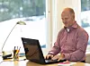 Henrik Eskilsson i Tobii slipper mange musbevegelser når han kan styre pc-en med blikket. Tobii har samarbeidet med Lenovo for å lage 20 prototyper på bærbare pc-er med innebygget øyesporingsteknologi.