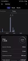 På telefonen får du mye mer detaljert informasjon om trening, helse og søvn.