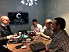 Michael Blakey og William Klippgen, grunnleggere av Cocoon Capital i møte med gründere i Singapore. Foto: Maria Amelie