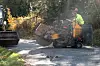 Telenor har fått lov til å kjøpe fibernett og kunder i privatmarkedet fra Globalconnect, som vi her ser legge fiberrør i mikrogrøfter på Nesodden.