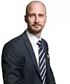 Advokat Ole Magnus Karlsen er oppnevnt som rekonstruktør i Skooler. Han samler inn informasjon fra kreditorer. Foto: Berggren Advokatfirma