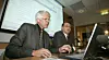 Tidligere skattedirektør (fra v.) Bjarne Hope snudde etaten fra et kontrollorgan til et serviceorgan, skriver Arild Haraldsen i denne kronikken. Bildet viser Hope og daværende finansminister Per-Kristian Foss på pressekonferanse om hvor enkelt det var blitt å levere selvangivelse via nettet våren 2005.