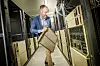 Nvidia-serverne i universitetets datarom (Nvidia DGX H100 GPU-servere), som er designet for nevrale nettverk, gjør også jobben, men dedikert maskinvare er langt mer effektiv – med opp til 10.000 ganger bedre energieffektivitet og 1000 ganger raskere ytelse, ifølge Granmo. Foto: Arash A. Nejad