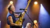 Britisk/amerikanske Sting under en konsert i sommer på jazzfestivalen Montreux i Sveits. Microsoft bladde opp en ukjent sum for at 50 av selskapets topper skulle kose seg i Davos i forrige uke. Dagen etter kom nyheten om at selskapet kuttet 10.000 ansatte.