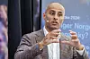 − VI får ikke noe ordentlig svar fra regjeringen om hva som foregår, utover at de jobber med saken, sier Høyres Mahmoud Farahmand.