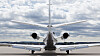 Den amerikanske 19-åringen som ble kjent for å spore og publisere Elons Musks flyturer, har nå gått over til å melde om russiske oligarkers flyaktivitet. Flyet på bildet er ikke et av dem.