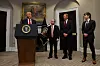 President Donald Trump i Roosevelt Room sammen med fra venstre Softbank-sjef Masayoshi Son, Oracle-topp Larry Ellison, og Open AI-sjef Sam Altman under lanseringen av KI-initiativet Stargate 21. januar 2025. Foto: Carlos Barria/ Reuters