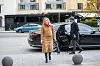 Digitalisering- og forvaltningsminister Karianne O. Tung ankommer sitt første offisielle oppdrag som statsråd. Bare to dager tidligere var hun leder for bransjeorganisasjonen for teknologibedrifter i Trondheim. Foto: Oskar Hope-Paulsrud