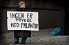 En av demonstrantene i vinterkulda utenfor Tollboden. Foto: Eirik Helland Urke