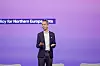 Chris Yiu, direktør for offentlige forhold i Nord-Europa i Meta (selskapet bak Facebook, Instagram og Whatsapp), sa under sitt foredrag at de tilgjengeliggjør KI for flere mennesker ved bruk av åpen kildekode. Foto: Oskar Hope-Paulsrud