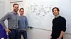 Erlend Andreas Gjære fra Secure Practice og Christer Stenbrenden og Jon-Finngard Moe fra Mnemonic foran en skisse da de viste Digi hvordan sikkerhetsprogramvaren MailRisk og Argus fungerer sammen. Foto: Harald Brombach